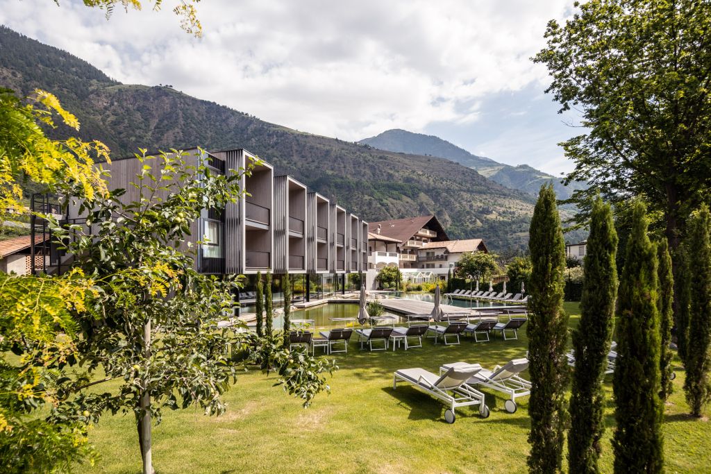 Das Hotel inmitten grüner Landschaft Quelle: Florian Andergassen (Hotel Sand)